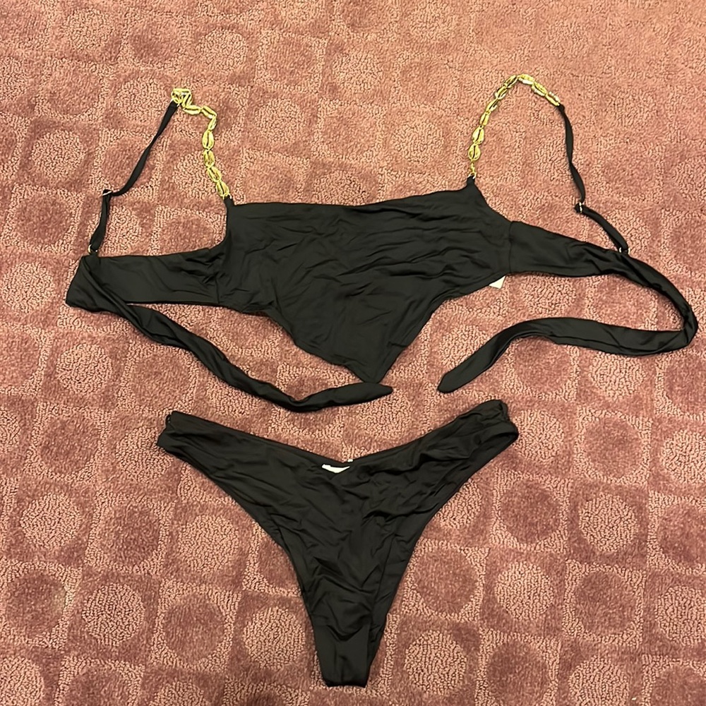 WeWorewhat Black Seashell bikini